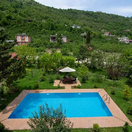 Вилла River Village