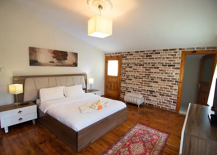 Вилла River Village